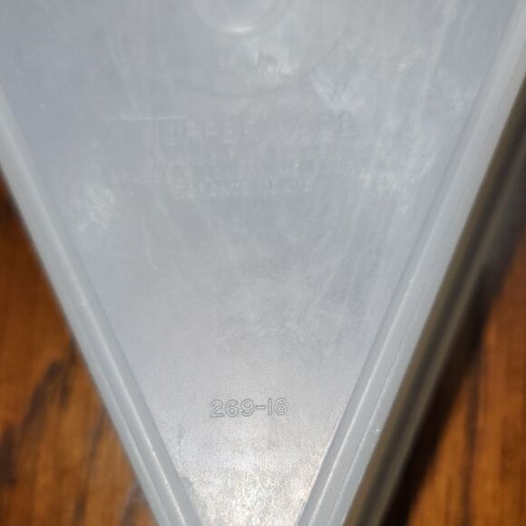 Tupperware 269-18 3 White Food Storage Pie Desset Container Vintage - Picture 2 of 8